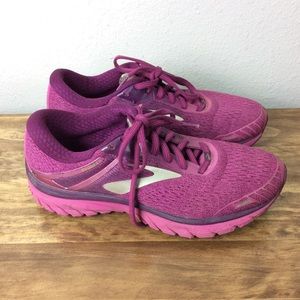 BROOKS Adrenaline GTS 18 Athletic Shoe